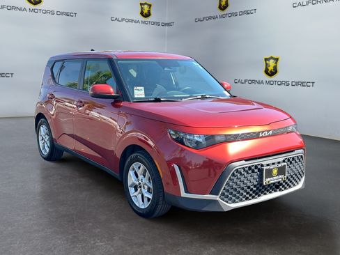 Used 2023 Kia Soul LX w/ LX Technology Package FWD image 7