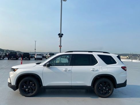 New 2025 Honda Pilot Black Edition image 8
