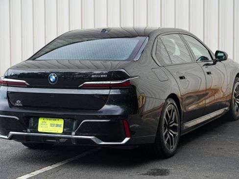 Used 2023 BMW i7 xDrive60 w/ Executive Package 2 AWD/4WD image 73