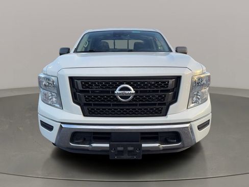 Used 2022 Nissan Titan SV image 2