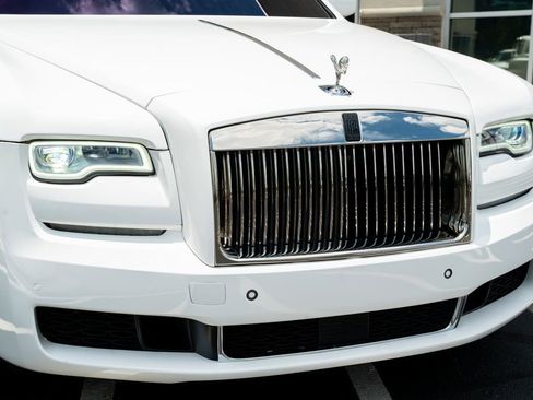 Used 2010 Rolls-Royce Ghost RWD image 5