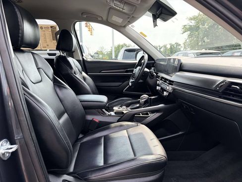 Used 2023 Kia Telluride LX AWD/4WD image 9