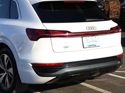 Used 2024 Audi Q8 e-tron Premium Plus w/ Premium Plus Package image 7