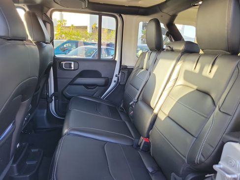 Used 2022 Jeep Wrangler Unlimited Sahara w/ Cold Weather Group image 13