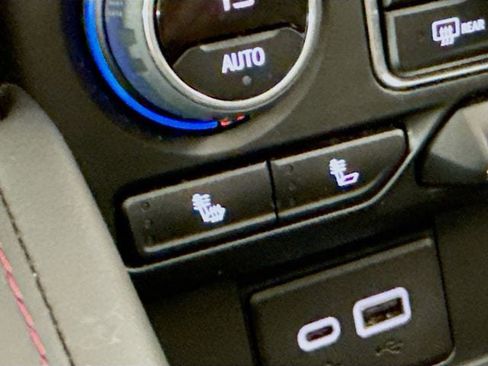 Used 2023 Chevrolet Suburban RST w/ Luxury Package image 24