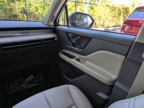 Used 2022 Lincoln Corsair FWD w/ Premium Package image 21