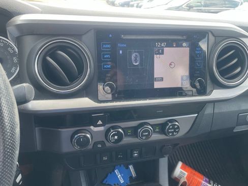 Used 2016 Toyota Tacoma SR5 w/ SR5 Appearance Package (DM) AWD/4WD image 20