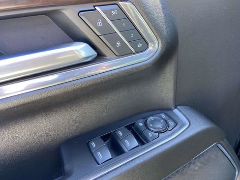 Used 2024 GMC Sierra 1500 SLT image 8