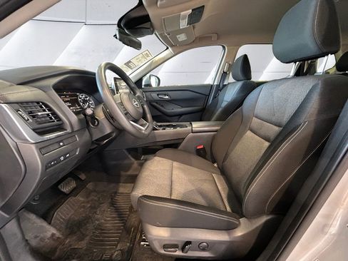 Used 2024 Nissan Rogue SV image 7