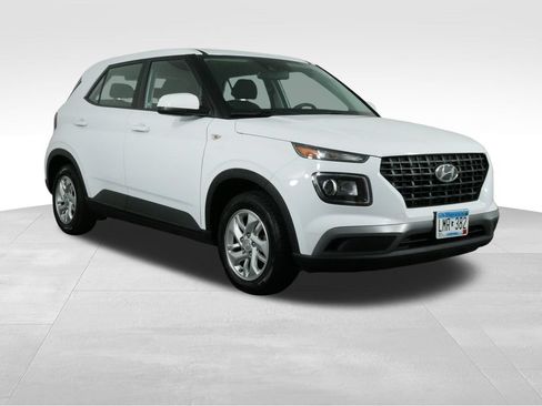 Used 2021 Hyundai Venue SE FWD image 2