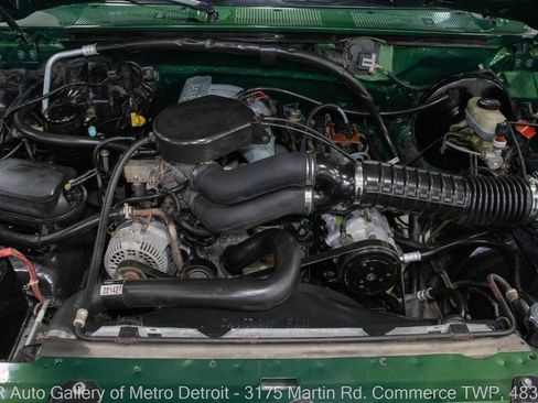 Used 1996 Ford Bronco XLT image 19