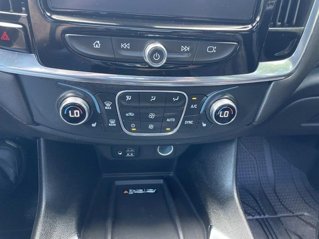 Used 2023 Chevrolet Traverse RS AWD/4WD image 28