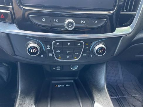 Used 2023 Chevrolet Traverse RS AWD/4WD image 28