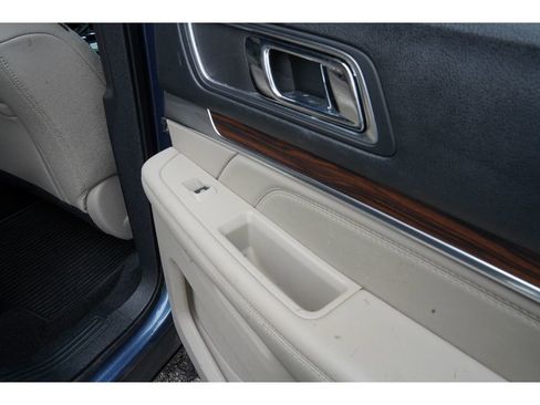 Used 2019 Ford Explorer Limited w/ Ford Safe & Smart Package image 25