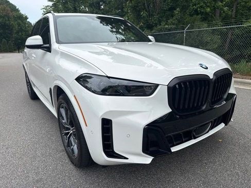Used 2025 BMW X5 xDrive40i w/ M Sport Package AWD/4WD image 11
