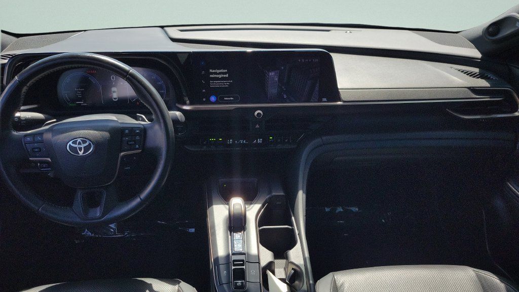 Used 2023 Toyota Crown Platinum AWD/4WD image 12