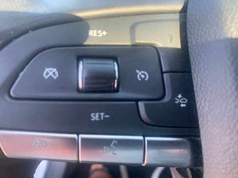 Used 2022 Cadillac XT4 Luxury w/ Driver Awareness Package AWD/4WD image 18