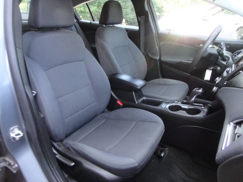 Used 2019 Chevrolet Cruze LT FWD image 14