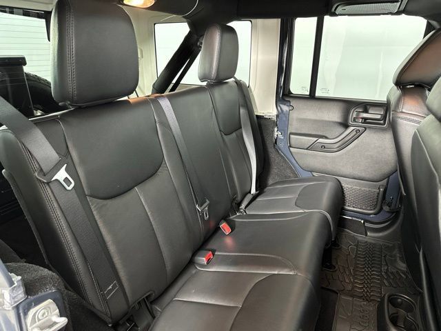 Used 2017 Jeep Wrangler Unlimited Sahara AWD/4WD image 26