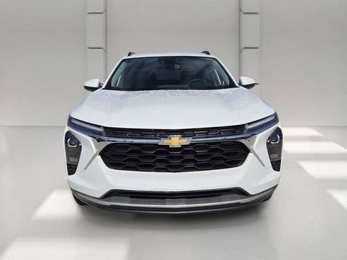 Used 2024 Chevrolet Trax LT w/ Driver Confidence Package FWD image 8