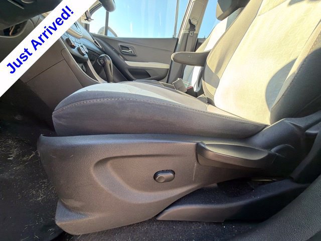 Used 2017 Chevrolet Trax LS FWD image 33