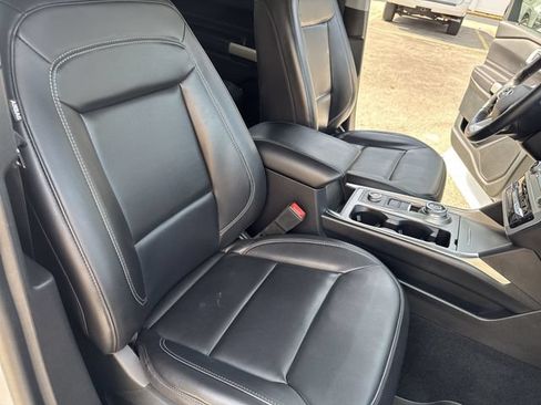 Used 2021 Ford Explorer XLT w/ Equipment Group 202A AWD/4WD image 35