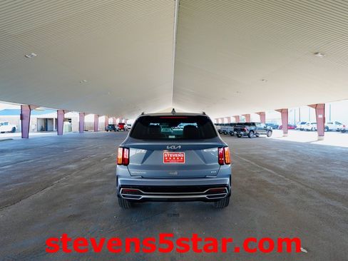 Used 2023 Kia Sorento SX image 4