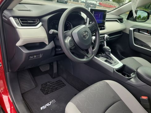 Used 2025 Toyota RAV4 XLE FWD image 19