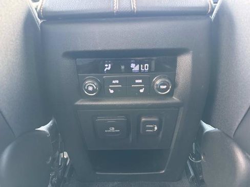 Used 2019 Chevrolet Traverse Premier w/ Driver Confidence II Package FWD image 19