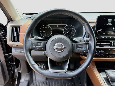 Used 2022 Nissan Pathfinder Platinum w/ Cargo Package FWD image 10