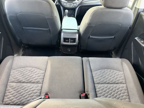 Used 2019 Chevrolet Equinox LT FWD image 16