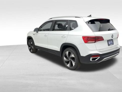 Certified 2024 Volkswagen Taos SE AWD/4WD image 5