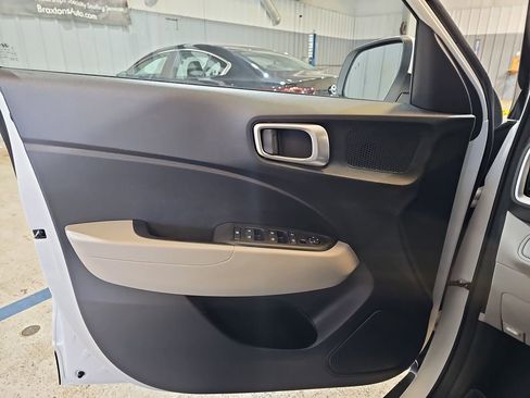 New 2026 Hyundai Venue SEL FWD image 28