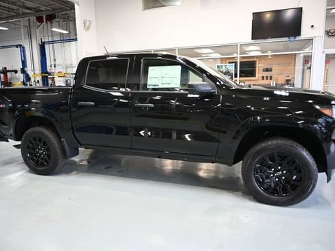 New 2026 Chevrolet Colorado W/T w/ WT Custom Package AWD/4WD image 4