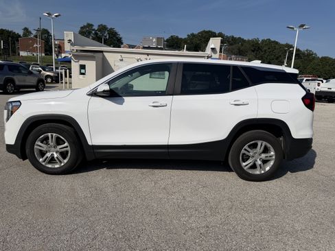 Used 2023 GMC Terrain SLE FWD image 4