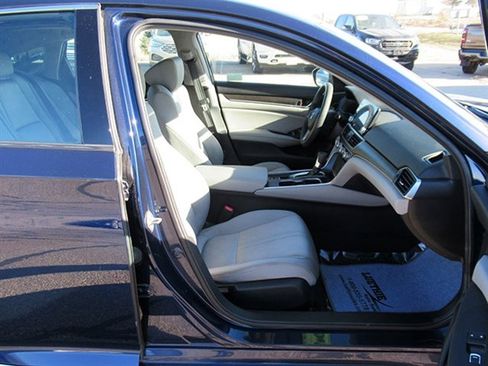 Used 2020 Honda Accord EX image 13