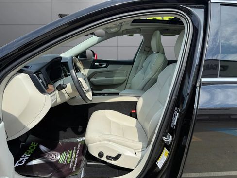 Used 2021 Volvo XC60 T5 Momentum w/ Premium Package AWD/4WD image 16