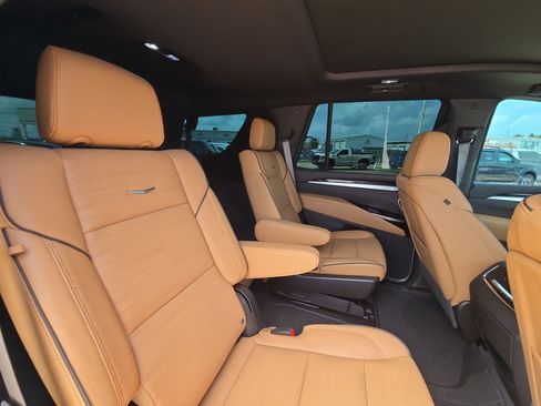 Used 2026 Cadillac Escalade Luxury w/ Touring Package AWD/4WD image 31