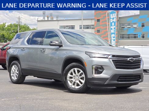 Used 2023 Chevrolet Traverse LS FWD image 1