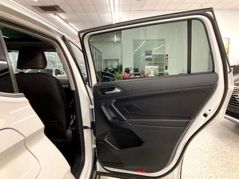Used 2019 Volkswagen Tiguan SEL image 37