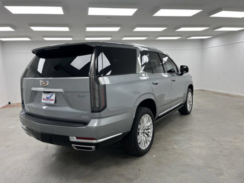 Used 2025 Cadillac Escalade Premium Luxury RWD image 5