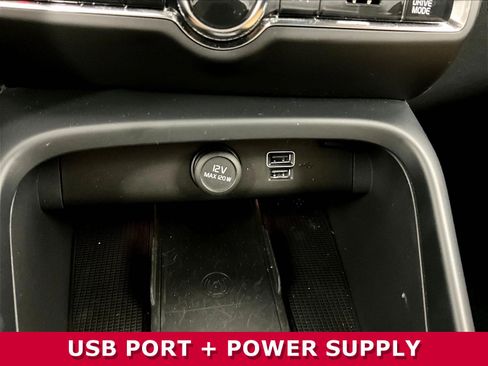 Used 2019 Volvo XC40 T5 Momentum AWD/4WD image 16
