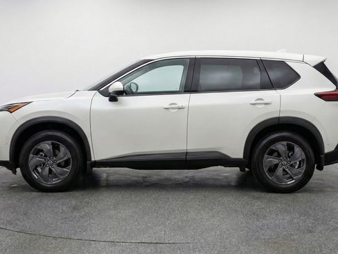 Used 2025 Nissan Rogue SV image 5
