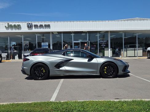 Used 2023 Chevrolet Corvette Stingray Premium Conv w/ Z51 Performance Package RWD image 2