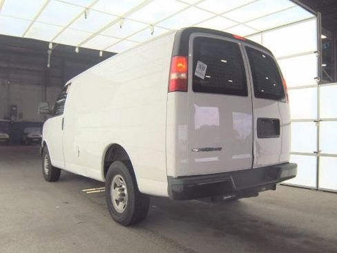 Used 2017 Chevrolet Express 2500 image 4