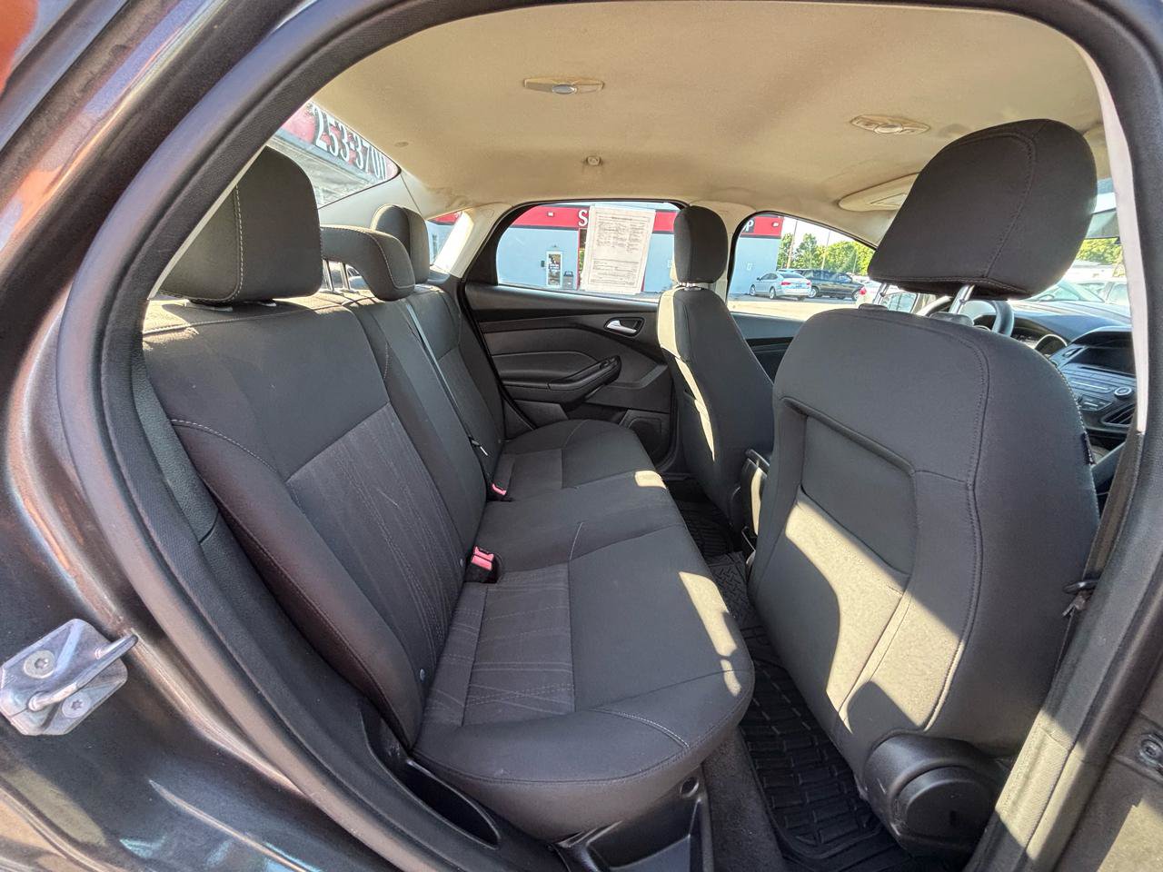 Used 2015 Ford Focus SE FWD image 12