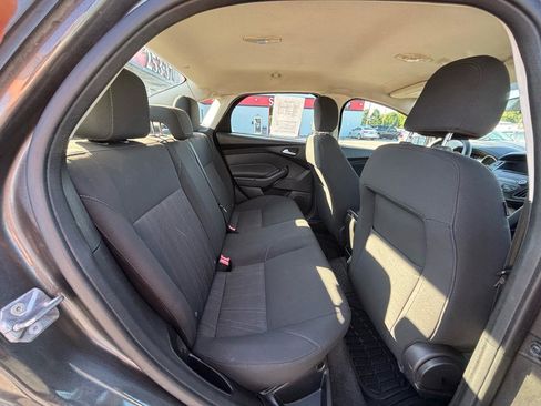 Used 2015 Ford Focus SE FWD image 12