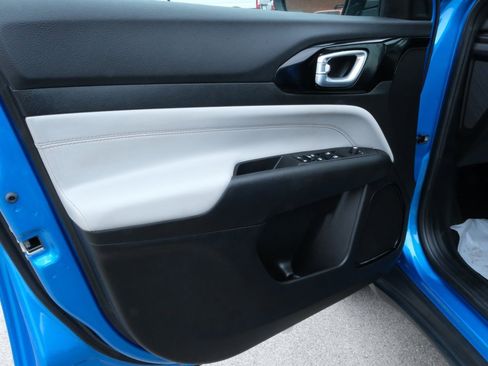 Used 2024 Jeep Compass Limited image 15