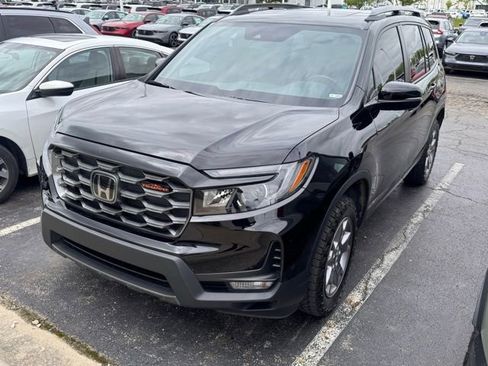 Used 2025 Honda Passport TrailSport image 12