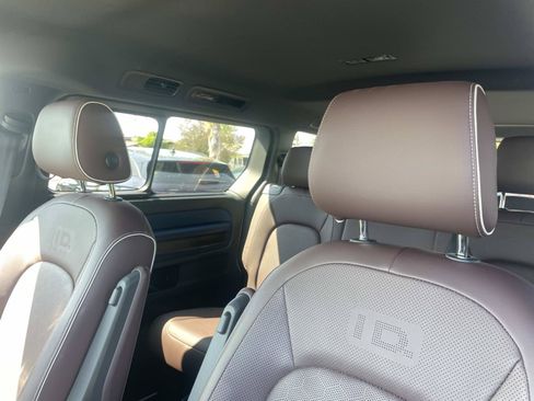 Certified 2025 Volkswagen ID. Buzz Pro S RWD image 23